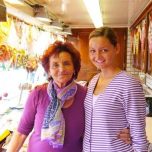 2013 Oma und Vivien in Lok